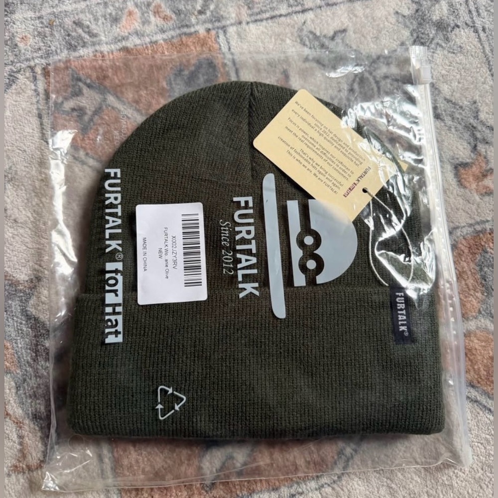 NWT FURTALK knit beanie in olive is a thick, cuffed unisex winter hat